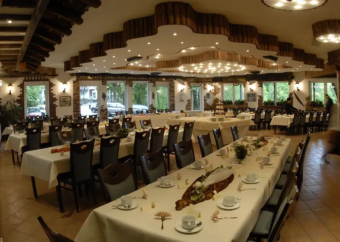 Hotel-restaurant-eifeltor מלון