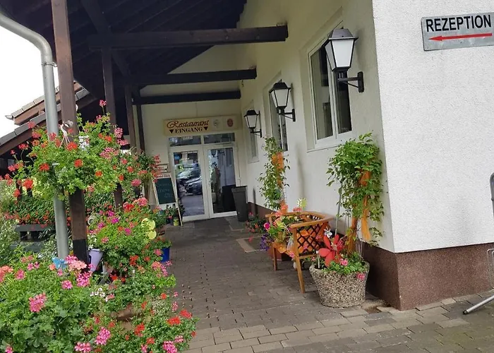 Hotel-restaurant-eifeltor מלון מכרניך