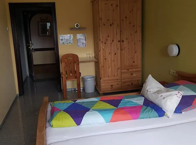 Hotel-restaurant-eifeltor 3*