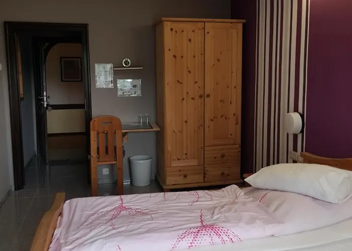 מלון Hotel-restaurant-eifeltor