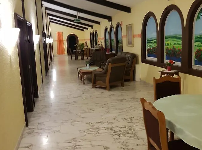 מלון Hotel-restaurant-eifeltor מכרניך