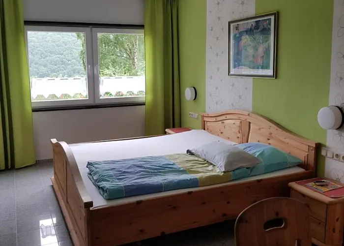 מלון Hotel-restaurant-eifeltor